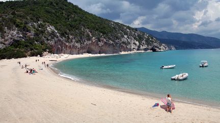 La plage Cala Luna, en Sardaigne, le 27 mai 2015. (MAXPPP)