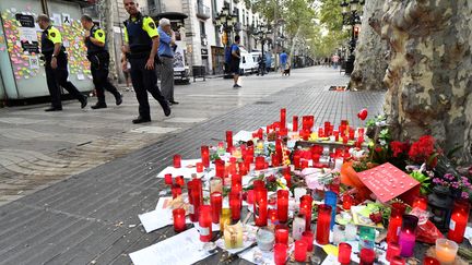 Eurozapping : émotion à Barcelone, un an après les attentats