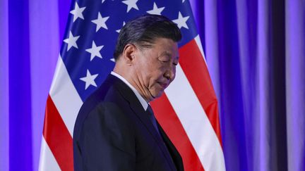 Le président chinois Xi Jinping lors d'une rencontre organisée autour des relations américano-chinoises, en marge du sommet de l'APEC, à San Francisco, le 15 novembre 2023. (CARLOS BARRIA / POOL / AFP)