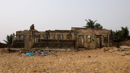 Depuis plusieurs années, la ville côtière de Baguida, située à 13 km de Lomé, la capitale du Togo, est de plus en plus menacée par la montée des eaux. Il n’est plus rare de voir sur le rivage des bâtiments abandonnés en ruine.&nbsp; &nbsp; &nbsp; (LUC GNAGO / REUTERS)