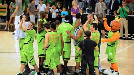 Duel entre Blake Schilb (Chalon) et Mickaël Gelebale (Asvel) 