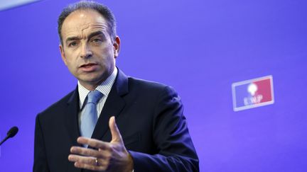 Le secr&eacute;taire g&eacute;n&eacute;ral de l'UMP, Jean-Fran&ccedil;ois Cop&eacute;, tient une conf&eacute;rence de presse au si&egrave;ge du parti, le 2 juillet 2012 &agrave; Paris. (THOMAS SAMSON / AFP)