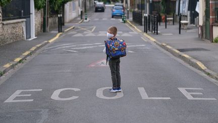 Le retour à l'école le 11 mai est toujours un sujet d'inquiétude pour les parents et les enseignants (illustration). (LIONEL GUERICOLAS / MAXPPP)