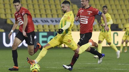 Le FC Nantes face au Stade Rennais pour la première de Raymond Domenech en tant qu'entraîneur des Canaris. (SEBASTIEN SALOM-GOMIS / AFP)