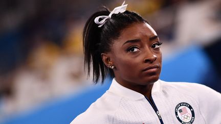 La gymnaste américaine&nbsp;Simone Biles aux Jeux olympiques de Tokyo, le 27 juillet 2021. (LOIC VENANCE / AFP)