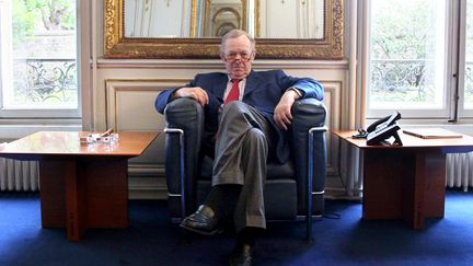 L'avocat p&eacute;naliste Olivier Metzner, le 12 mai 2010, dans ses bureaux parisiens. (THOMAS COEX / AFP)