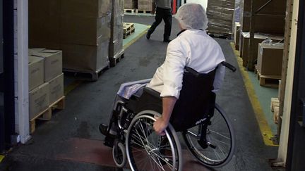 Un travailleur handicapé. (MYCHELE DANIAU / AFP)