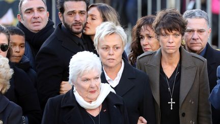 Des personnalités proches de Johnny, parmi lesquelles Line Renaud, le chanteur Yodelice,&nbsp;ou l'humoriste Muriel Robin, arrivent à l'église de la Madeleine, le 9 décembre 2017. (LUDOVIC MARIN / REUTERS)