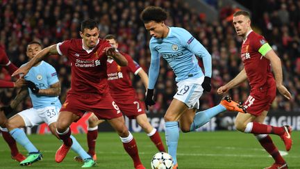 Leroy Sane (Manchester City) accélère dans la défense de Liverpool (PAUL ELLIS / AFP)