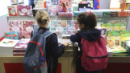 Le Salon du livre et de la presse jeunesse se tient à Montreuil (Seine-Saint-Denis) jusqu'au lundi 4 décembre. (JACQUES DEMARTHON / AFP)