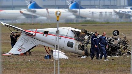 L'avion s'est crashé vendredi, après 21h30, à proximité de l'aéroport de Toulouse Blagnac. (REMY GABALDA/AFP)