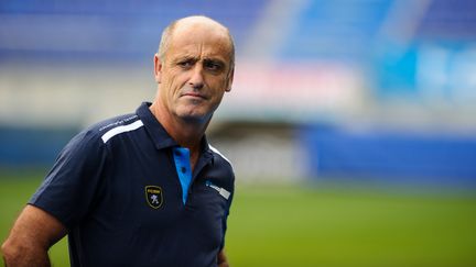 L'entra&icirc;neur de Sochaux, Eric H&eacute;ly, le 6 ao&ucirc;t 2013, lors de la pr&eacute;sentation de son &eacute;quipe, au stade Auguste-Bonal, &agrave; Montb&eacute;liard (Doubs). (SEBASTIEN BOZON / AFP)