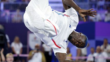 Le b-boy français Dany Dann lors de la demi-finale de break lors des Jeux olympiques de Paris, le 10 août 2024. (ODD ANDERSEN / AFP)