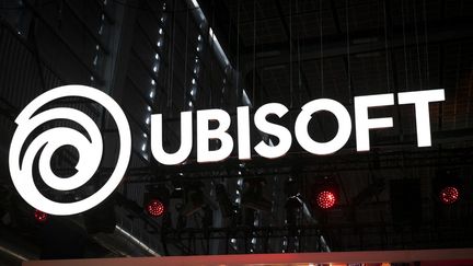 Le logo d'Ubisoft au Paris Games Week, le plus grand salon français des jeux vidéo à la porte de Versailles, le 25 octobre 2024. (SERGE TENANI / HANS LUCAS / AFP)