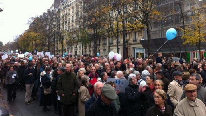 D&eacute;part du cort&egrave;ge parisien des opposants au mariage des homosexuels, le samedi 17 novembre 2012. (VINCENT DANIEL / FRANCETV INFO)