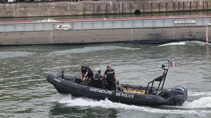 La brigade fluviale de la préfecture de police de Paris, le 24 août 2017. (MAXPPP)