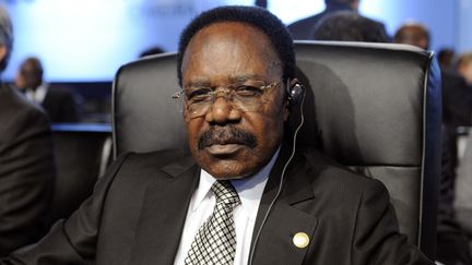 Le président gabonais Omar Bongo prend place pour la première session de travail d'un sommet Union européenne-Afrique le 8 décembre 2007, à Lisbonne. (ERIC FEFERBERG / AFP)