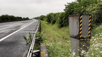 Un radar automatique sur l'A10, près de Neuvy-en-Beauce (Eure-et-Loir). (BERNARD MÉNIGAULT / CROWDSPARK / AFP)