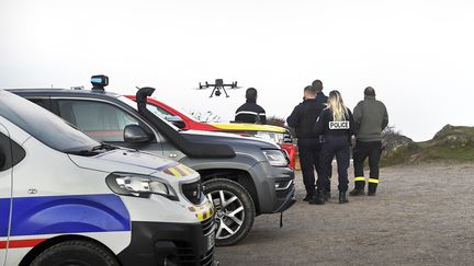 La police utilise un drone pour surveiller le littoral et éviter les départs de migrants vers l'Angleterre, à Boulogne-sur-Mer (Pas-de-Calais), le 12 janvier 2022.&nbsp;  (MAXPPP)