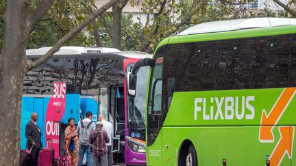 Vacances : les avantages du voyage en bus