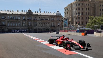 Charles Leclerc, samedi 29 avril, en qualifications de la course sprint, à Bakou (Azerbaïdjan). (GIUSEPPE CACACE / AFP)