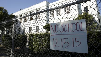 Une école fermée, le 15 décembre 2015 à Los Angeles (Etats-Unis). (JASON REDMOND / REUTERS)