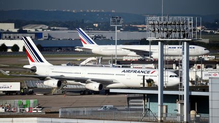 Des avions Air France sur le tarmac de l'aéroport d'Orly, le 18 juillet 2017. (ERIC FEFERBERG / AFP)