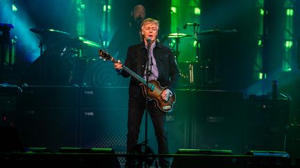 Paul McCartney sur scène à Londres, en décembre 2018. (ALBERTO PEZZALI / NURPHOTO)