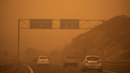 Une tempête de sable à Santa Cruz de Tenerife aux Canaries, le 23 février 2020. Photo d'illustration. (DESIREE MARTIN / AFP)