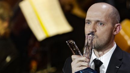 Le baryton Stéphane Degout reçoit le prix de l'artiste lyrique aux Victoires de la musique classique 2019. 
 (Geoffroy VAN DER HASSELT / AFP)