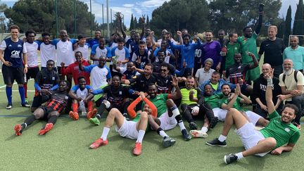 L'ensemble des joueurs présents à Montpellier pour le tournoi de pré-sélection à la Coupe du monde des sans-abri, le 12 mai 2023. (GABRIEL JOLY / FRANCEINFO: SPORT)