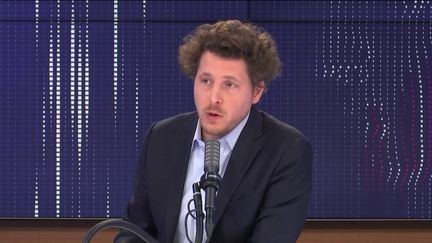 Julien Bayou, secrétaire national d'Europe Écologie-Les Verts (EELV), invité de franceinfo mercredi 24 février 2021. (FRANCEINFO / RADIO FRANCE)