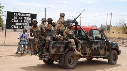 Des soldats Nig&eacute;rians, le 12 f&eacute;vrier 2013, &agrave; Gao ( Mali) (PASCAL GUYOT / AFP)