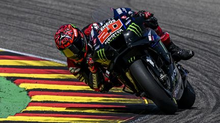 Le champion du monde en titre, Fabio Quartararo a réalisé, au guidon de sa Yamaha, quasiment un cavalier seul pour remporter le Grand Prix d'Allemagne, le 19 juin 2022. (MAXPPP)