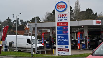 Une station-service à Storrington, en Angleterre, le 2 mars 2022.&nbsp; (GLYN KIRK / AFP)