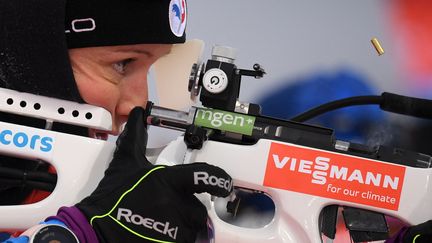 Anais Chevalier-Bouchet lors du sprint féminin d'Östersund, en Suède, le 28 novembre 2021. (ALEXEY FILIPPOV / SPUTNIK)