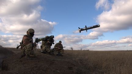 Livré massivement par les Américains, le lance-missile antichar Javelin est devenu l’emblème de la résistance ukrainienne face à l’envahisseur russe. (HANDOUT / UKRAINIAN DEFENCE MINISTRY PRESS)