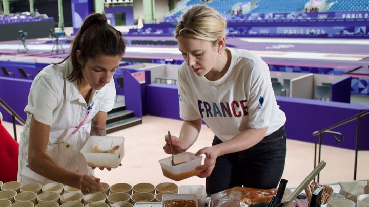 Manon Fleury, ancienne escrimeuse de haut niveau, a reçu sa première étoile au Guide Michelin pour son restaurant Datil, situé dans le 3e arrondissement de Paris. (APOLLINE MERLE / FRANCEINFO SPORT)