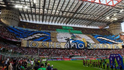 Un tifo des supporters de l'Inter Milan lors du match de Serie A entre les deux clubs de la ville, l'Inter et l'AC Milan, le 3 septembre 2022 à San Siro (ALESSIO MORGESE / ALESSIO MORGESE / DPPI via AFP)