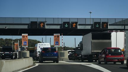 Un péage d'autoroute, le 7 juillet 2022, en région&nbsp;Provence-Alpes-Côte d'Azur. (MAGALI COHEN / HANS LUCAS / AFP)