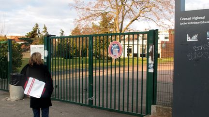 L'entrée du lycée&nbsp;Edouard-Branly, à Créteil, Val-de-Marne. (SAMANTHA GAUDFRIN / MAXPPP)