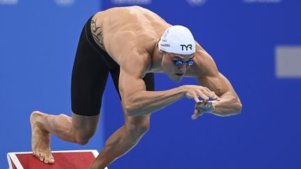 Florent Manaudou au départ de la finale du 50 mètres nage libre, aux Jeux olympiques de Tokyo, le 1er août 2021. (KEMPINAIRE STEPHANE / KMSP / AFP)