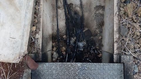 Un incendie a touché une installation électrique au sol à Vandières, en Meurthe-et-Moselle, entre Metz et Pont-à-Mousson, dans la nuit du 25 au 26 juillet 2024. (DOCUMENT FRANCE BLEU LORRAINE NORD / RADIOFRANCE)