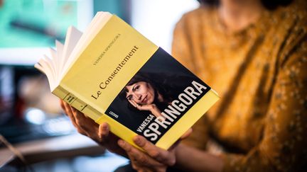 "Le consentement", de Vanessa Springora, paru en janvier 2020 aux éditions Grasset.&nbsp; (MARTIN BUREAU / AFP)