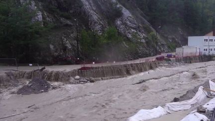 Intempéries : pourquoi un tel déchaînement de tempêtes et de crues ? (France 2)