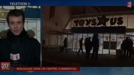 Trois hommes lourdement arm&eacute;s ont fait irruption dans le magasin Toys'R'Us de Thiais (Val-de-Marne), samedi 7 d&eacute;cembre. (FRANCE 2)