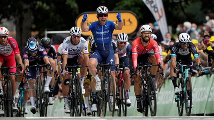 Mark Cavendish s'impose à Fougères devant Nacer Bouhanni