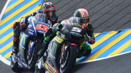 Johann Zarco (Monster Yamaha Tech3) et Maverick Vinales (Yamaha) roue dans roue