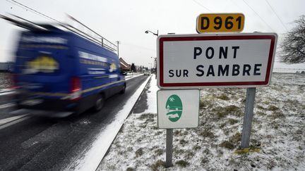 L'entrée du village de Pont-sur-Sambre, près de Maubeuge (Nord), le 1er mars 2018. (FRANCOIS LO PRESTI / AFP)