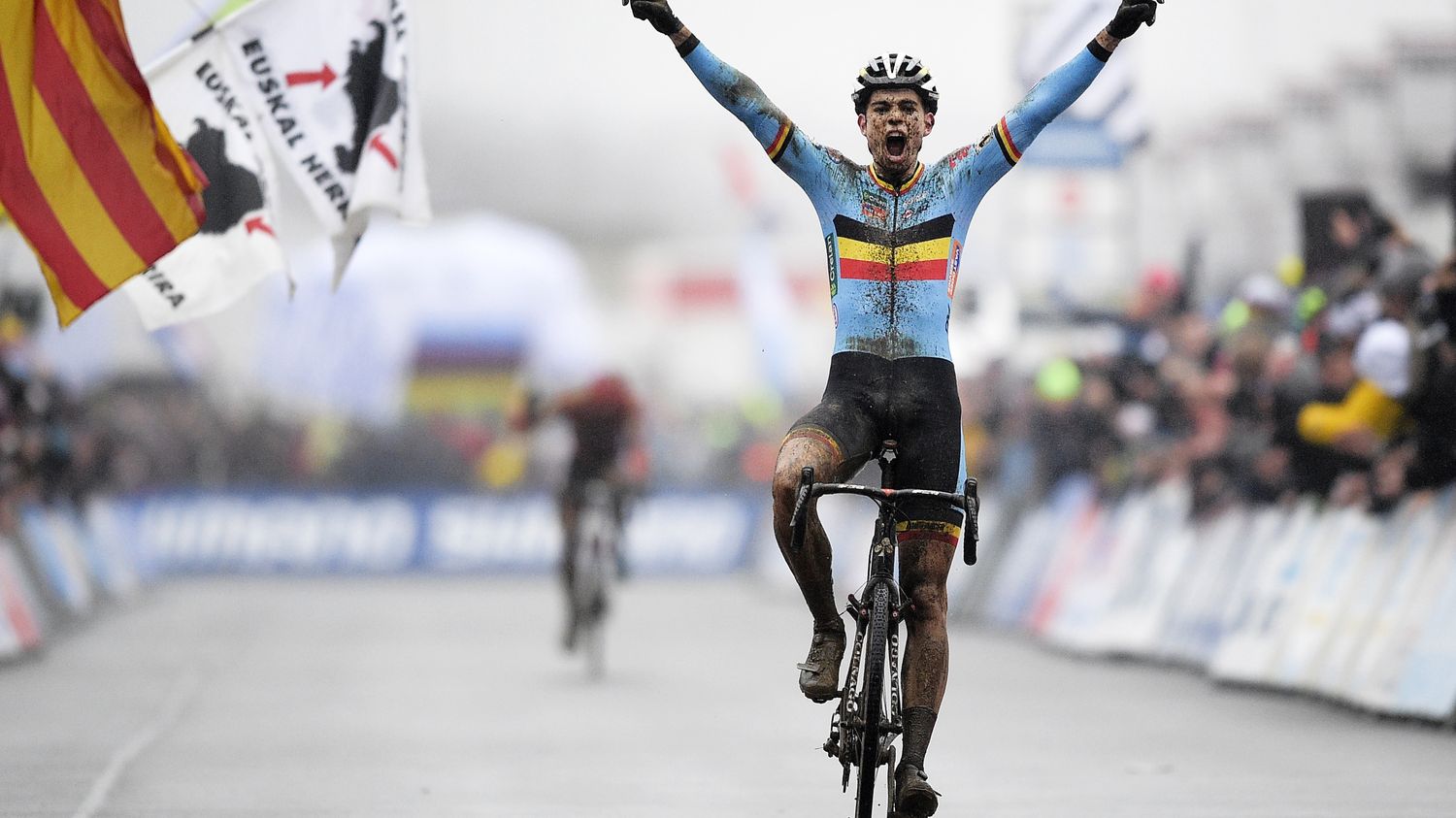 Wout Van Aert champion du monde de cyclocross